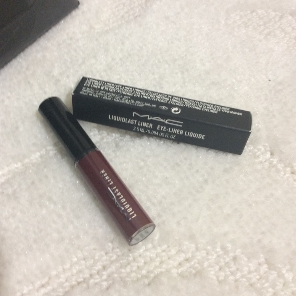 M.A.C Liquid Eye Liner Keep It Currant - Picture 4 of 6